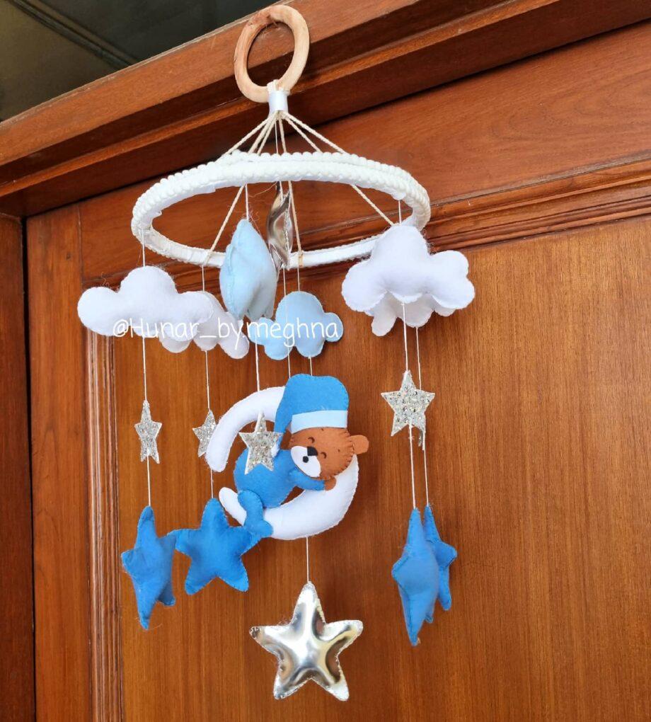 baby crib hanging for nursery decor in teddy theme