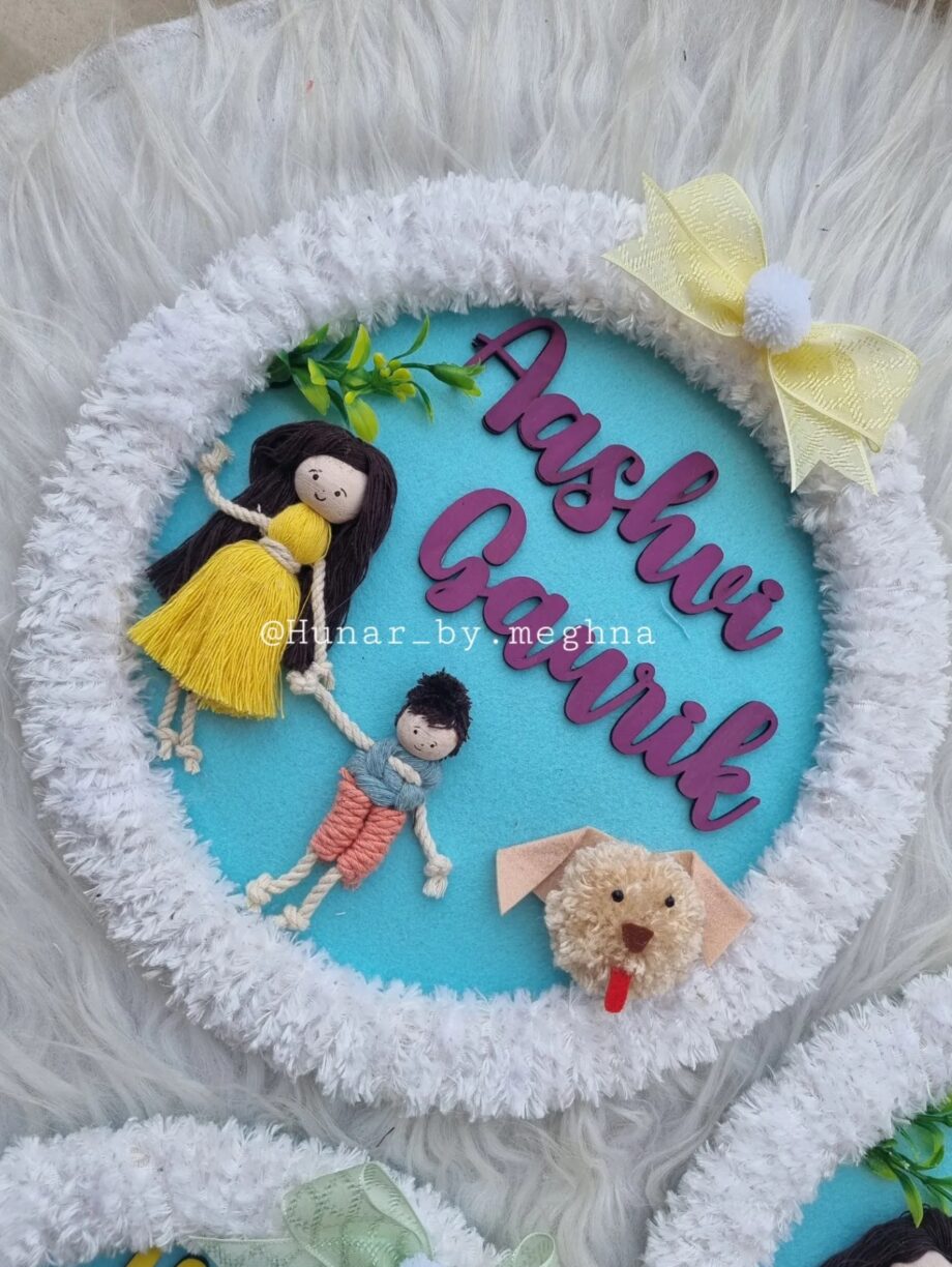 round name plate for siblings with macrame dolls